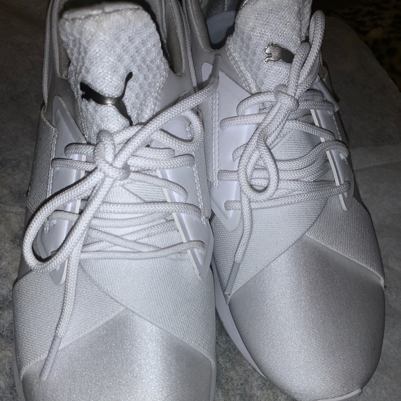 White PUMA sneakers - Picture 3 of 3
